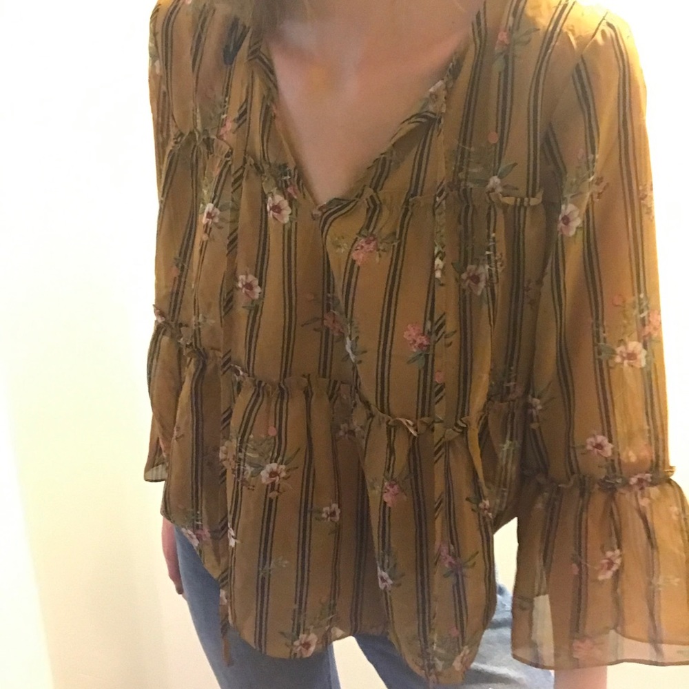 Long sleeve patterned blouse 🌺